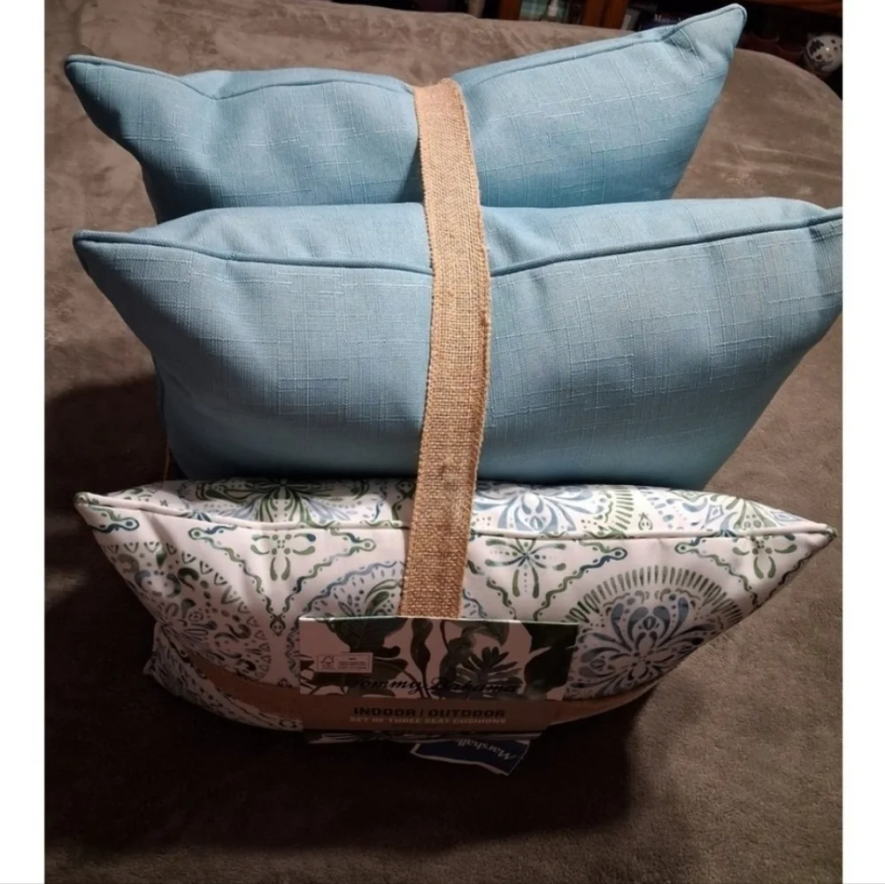 Tommy Bahama Outdoor 3 Pillow Set Blue Medallion Watercolor Patio Easter NWT